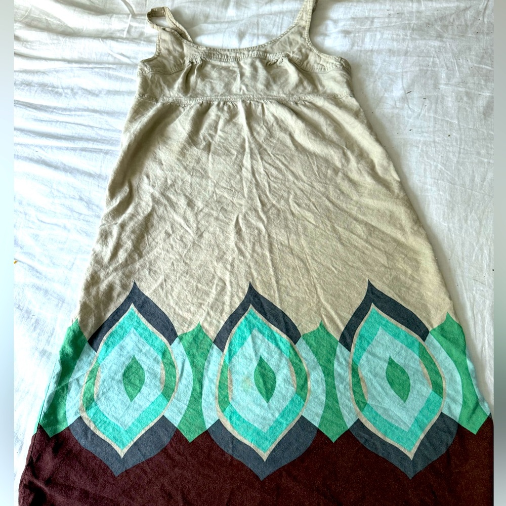 Linen sleeveless knee-length dress with geometric pattern